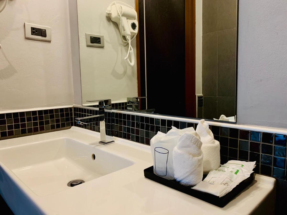 Comet Hotel Surat Thani Zewnętrze zdjęcie