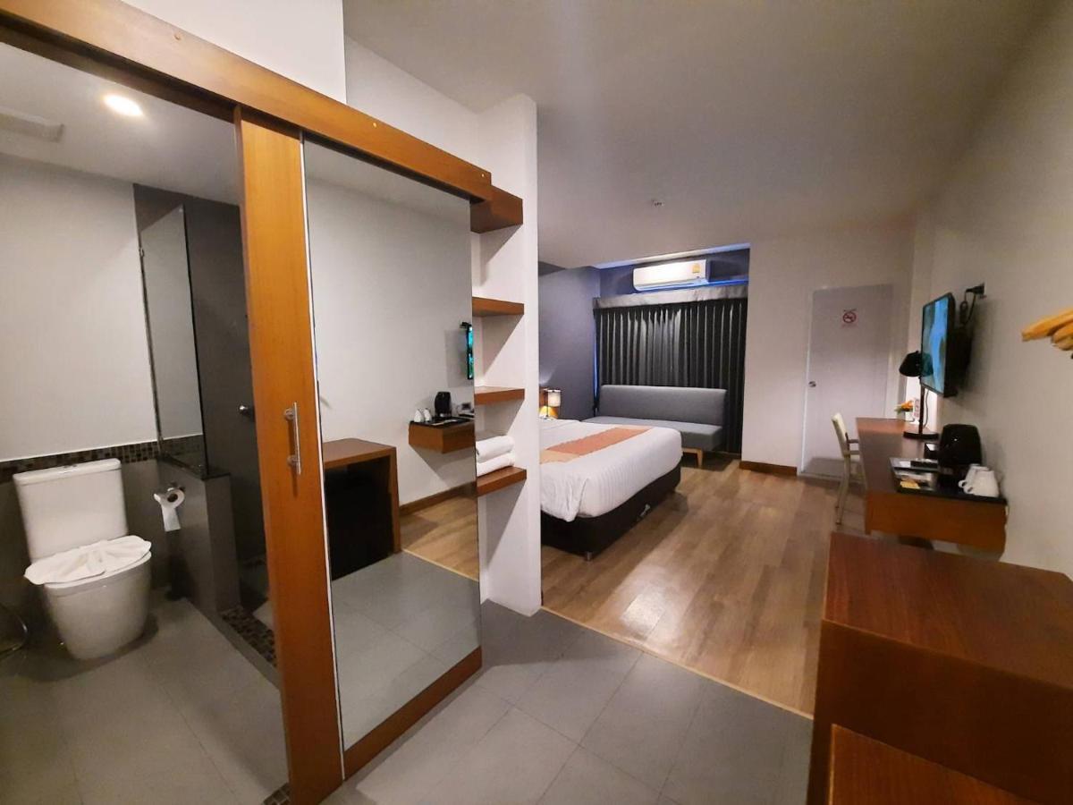 Comet Hotel Surat Thani Zewnętrze zdjęcie