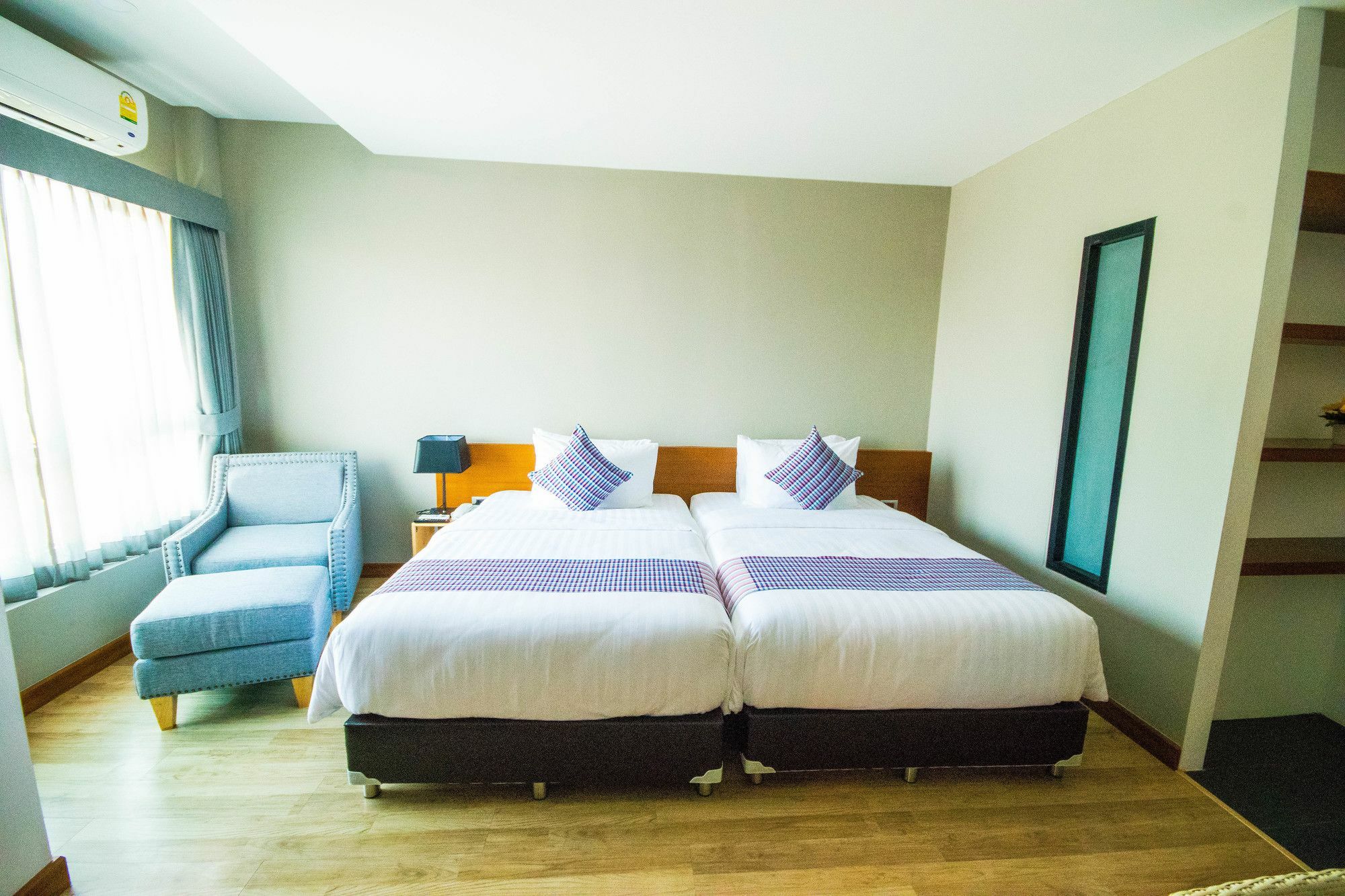 Comet Hotel Surat Thani Zewnętrze zdjęcie